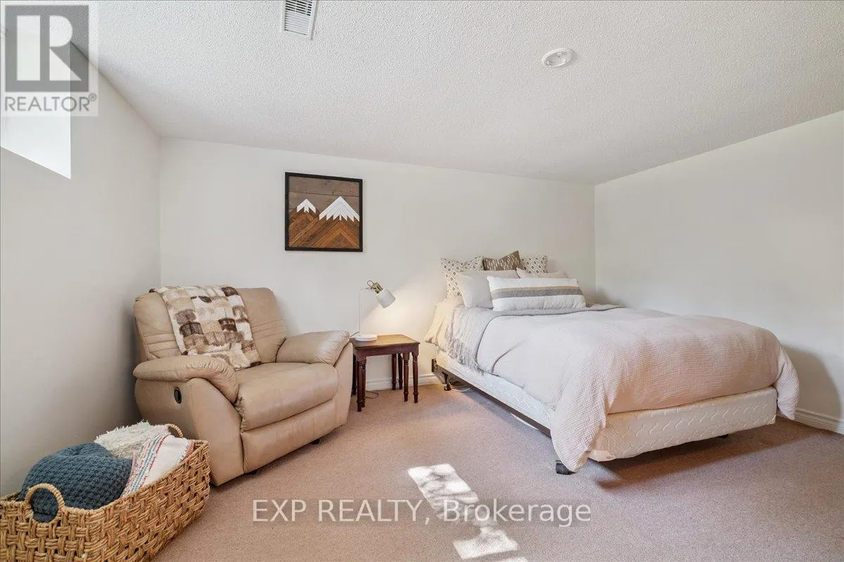 2058 EMERALD CRESCENT