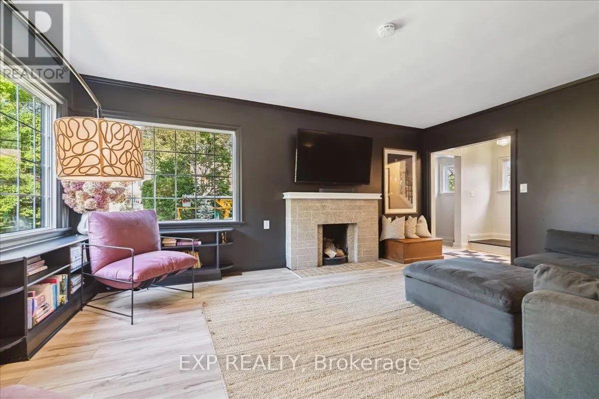 2058 EMERALD CRESCENT