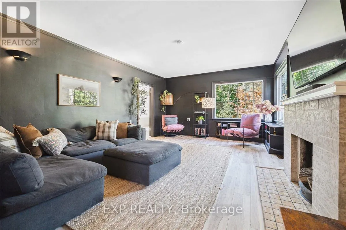 2058 EMERALD CRESCENT