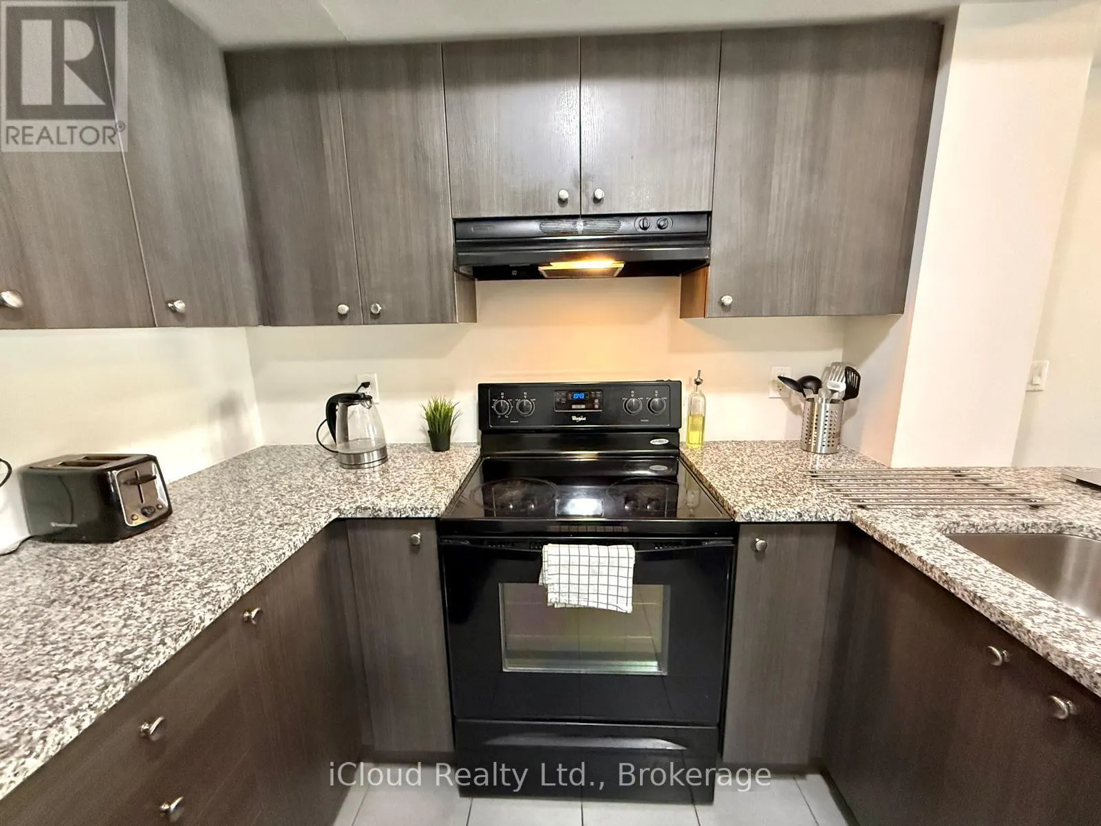 112 - 60 BAYCLIFFE CRESCENT