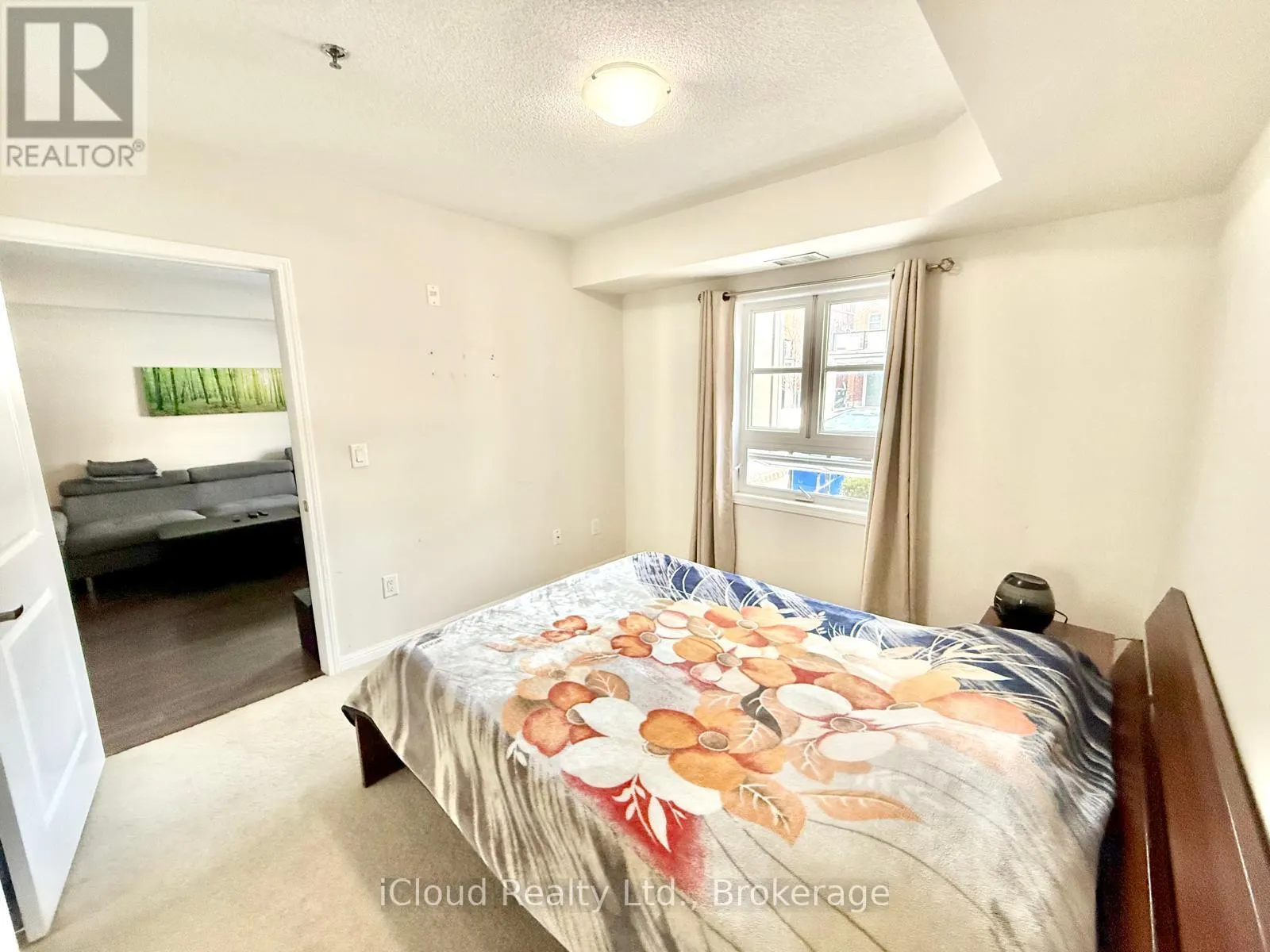 112 - 60 BAYCLIFFE CRESCENT