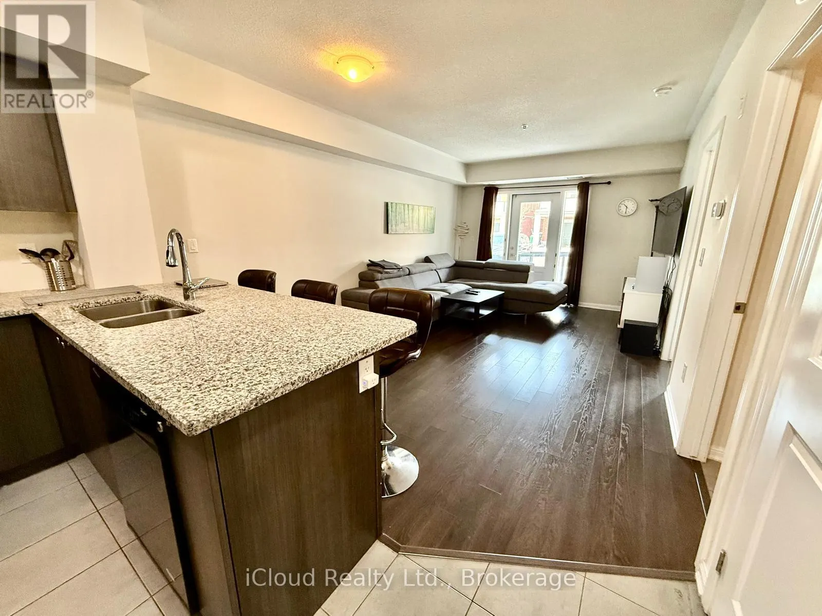 112 - 60 BAYCLIFFE CRESCENT