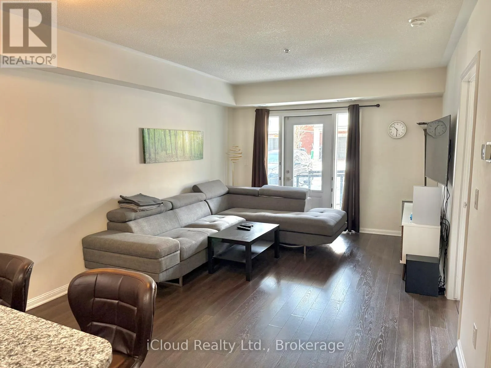 112 - 60 BAYCLIFFE CRESCENT