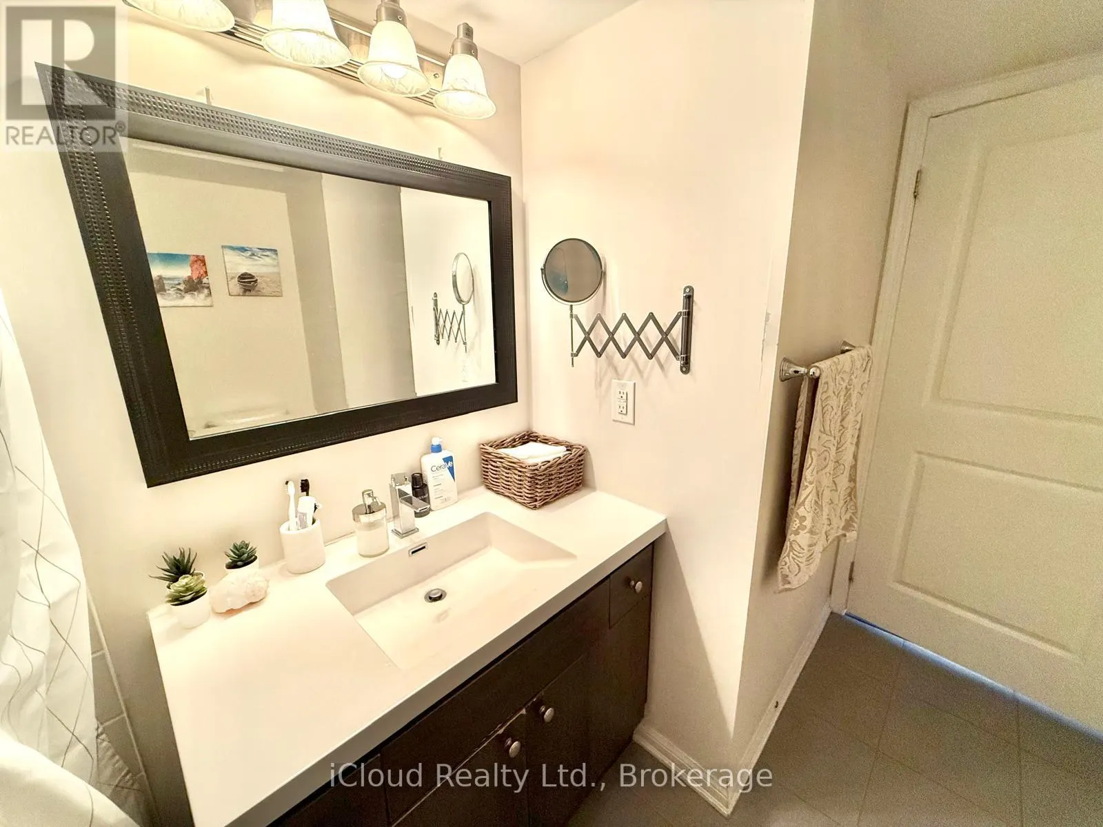 112 - 60 BAYCLIFFE CRESCENT