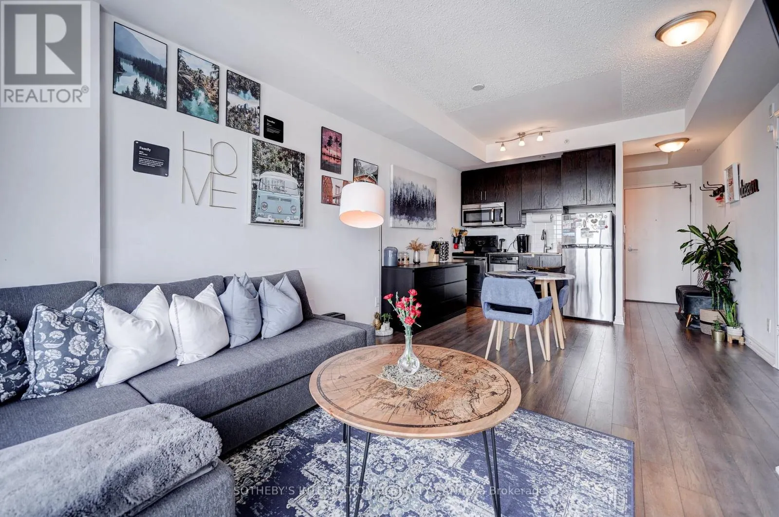 712 - 15 JAMES FINLAY WAY