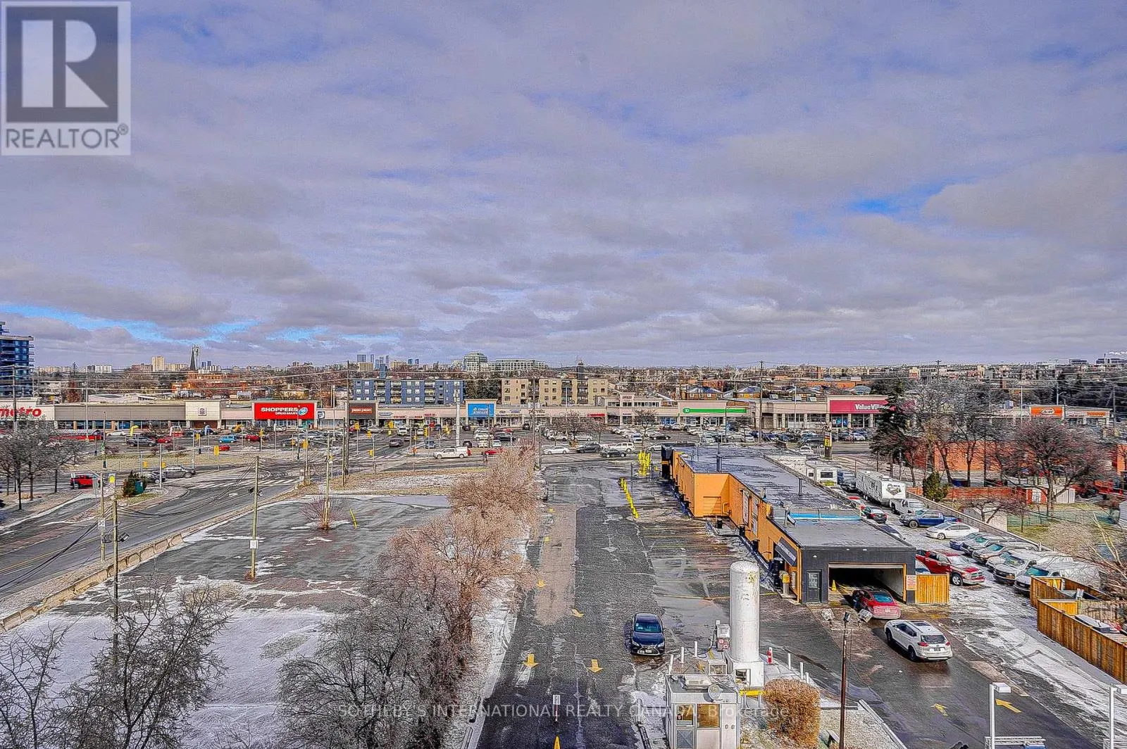 712 - 15 JAMES FINLAY WAY