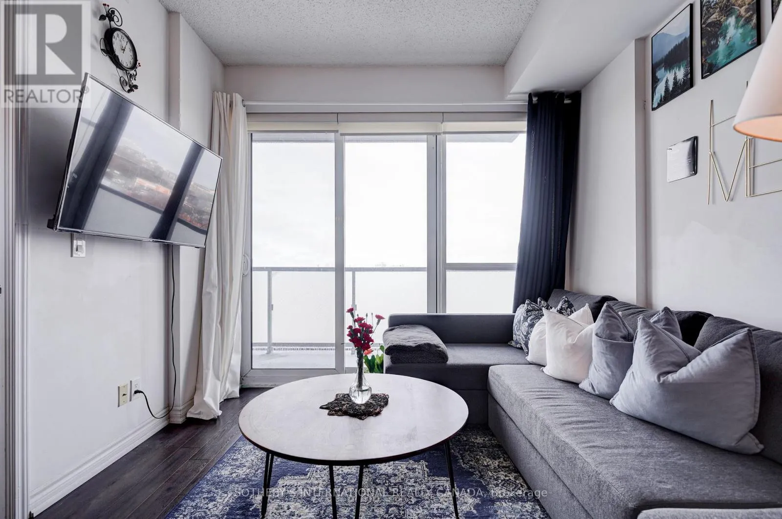 712 - 15 JAMES FINLAY WAY