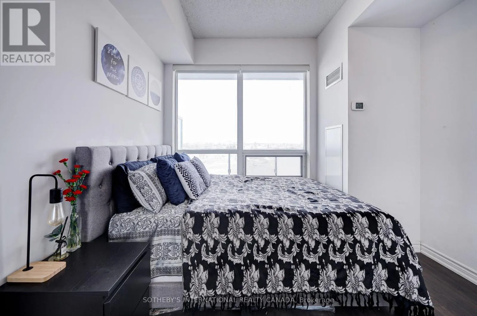 712 - 15 JAMES FINLAY WAY