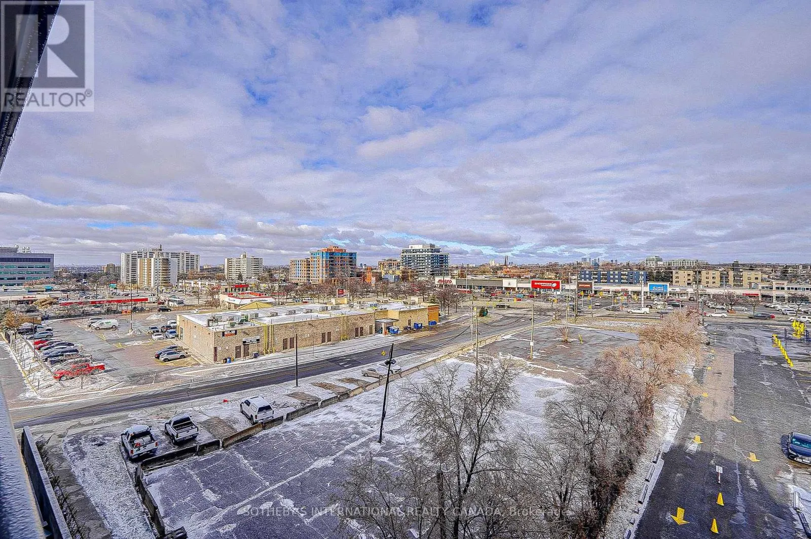 712 - 15 JAMES FINLAY WAY