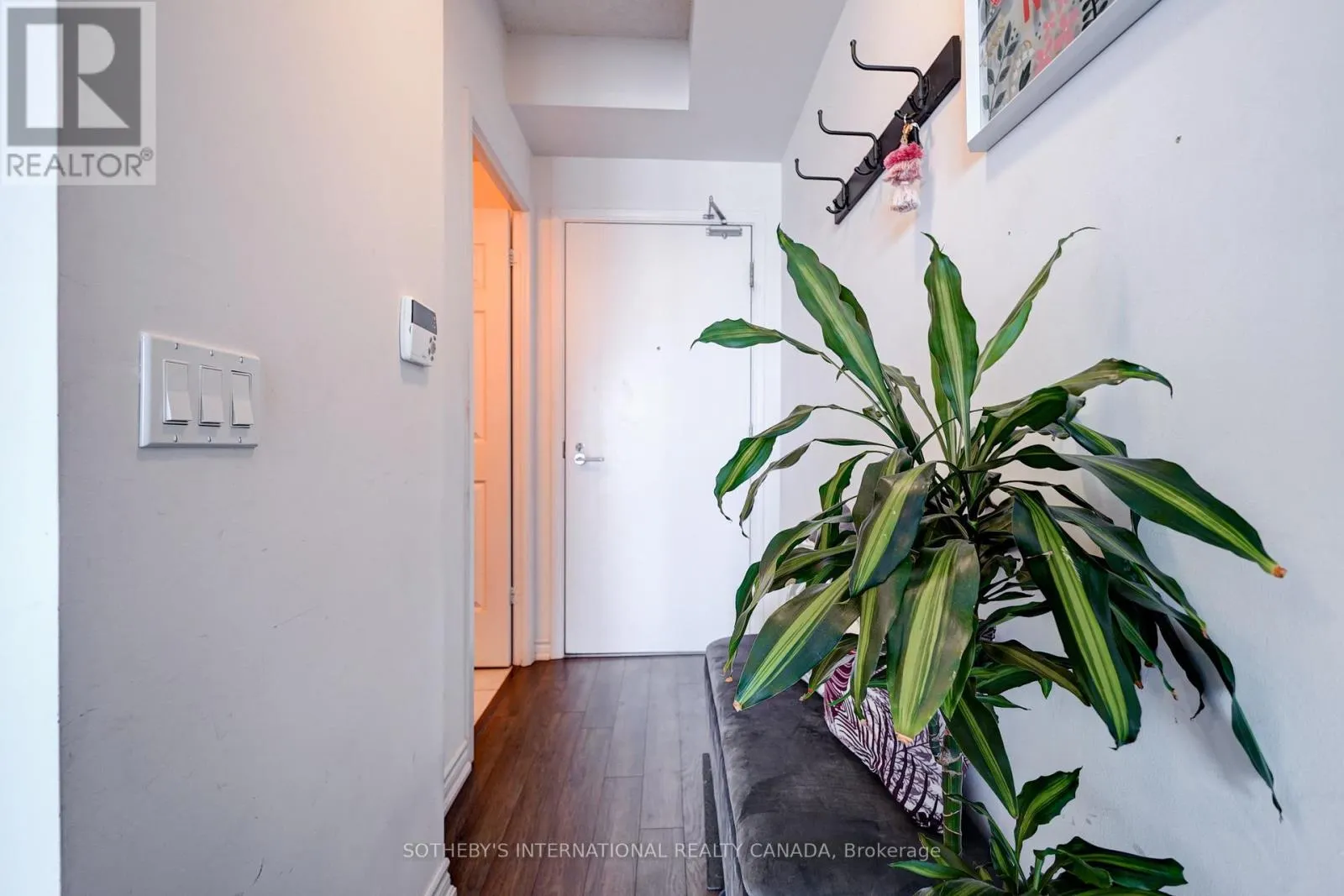 712 - 15 JAMES FINLAY WAY