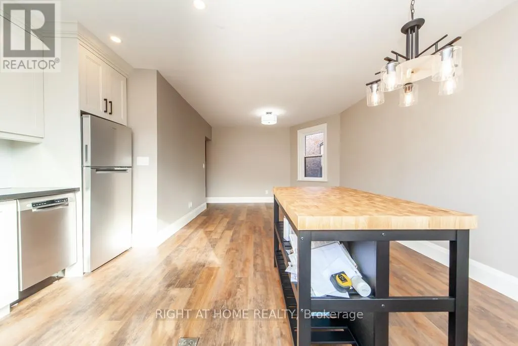 UPPER - 3328 DUNDAS STREET W