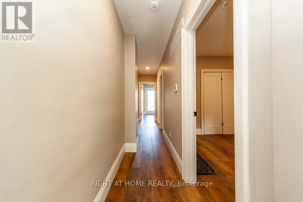 UPPER - 3328 DUNDAS STREET W