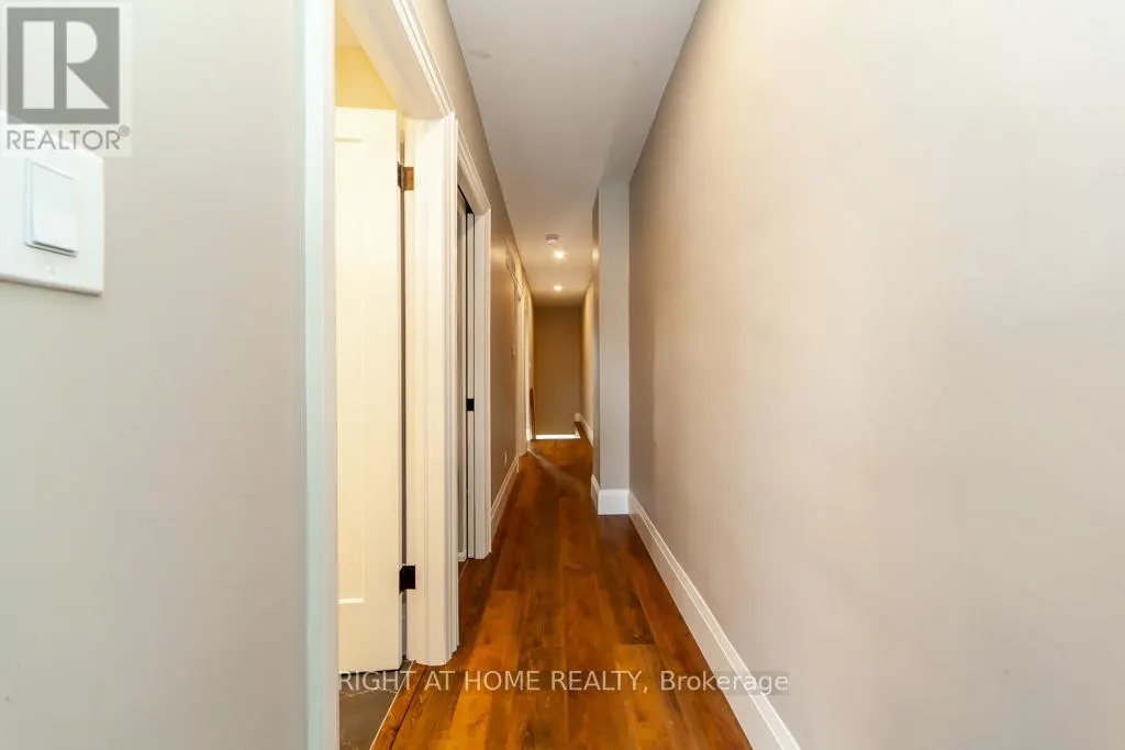 UPPER - 3328 DUNDAS STREET W