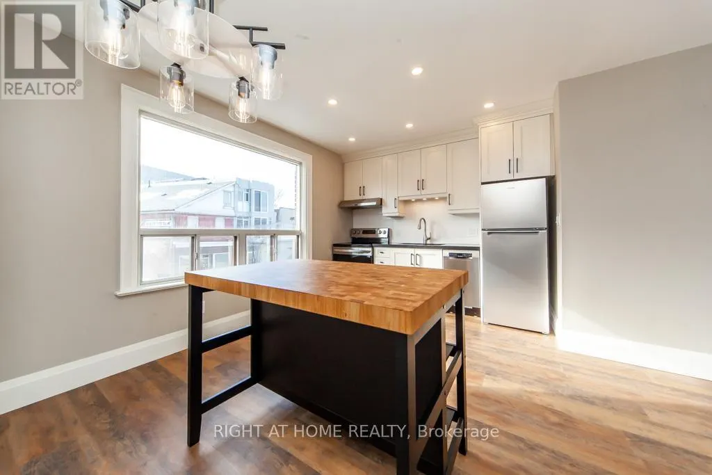 UPPER - 3328 DUNDAS STREET W