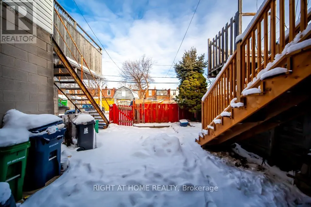 UPPER - 3328 DUNDAS STREET W