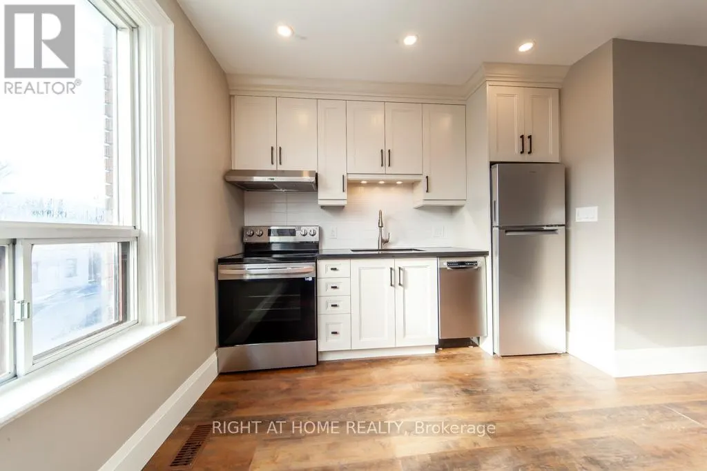 UPPER - 3328 DUNDAS STREET W