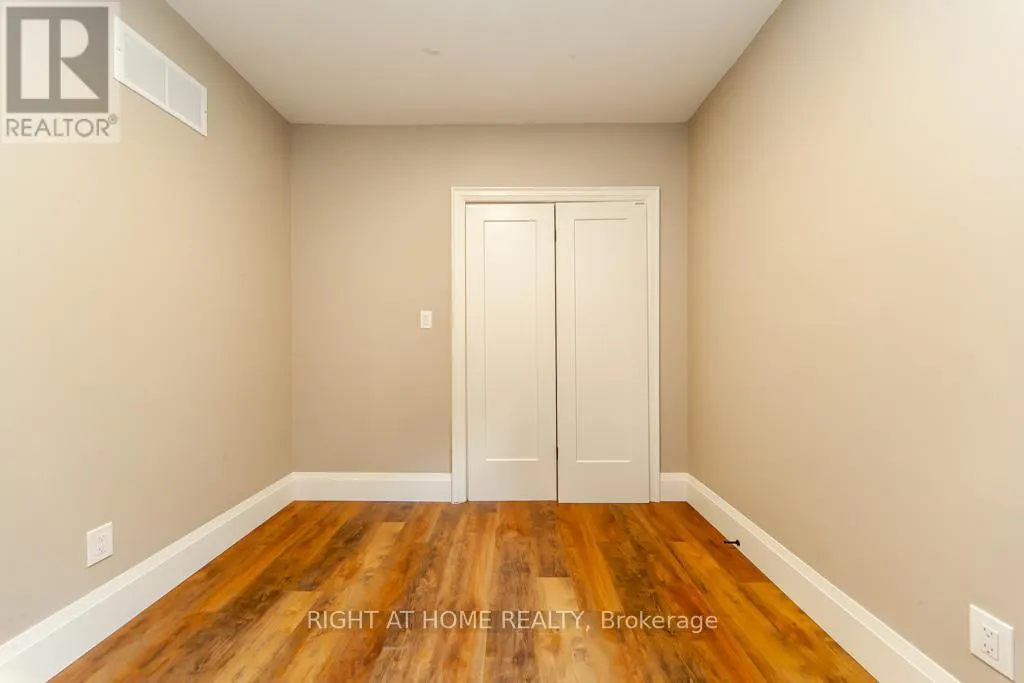 UPPER - 3328 DUNDAS STREET W