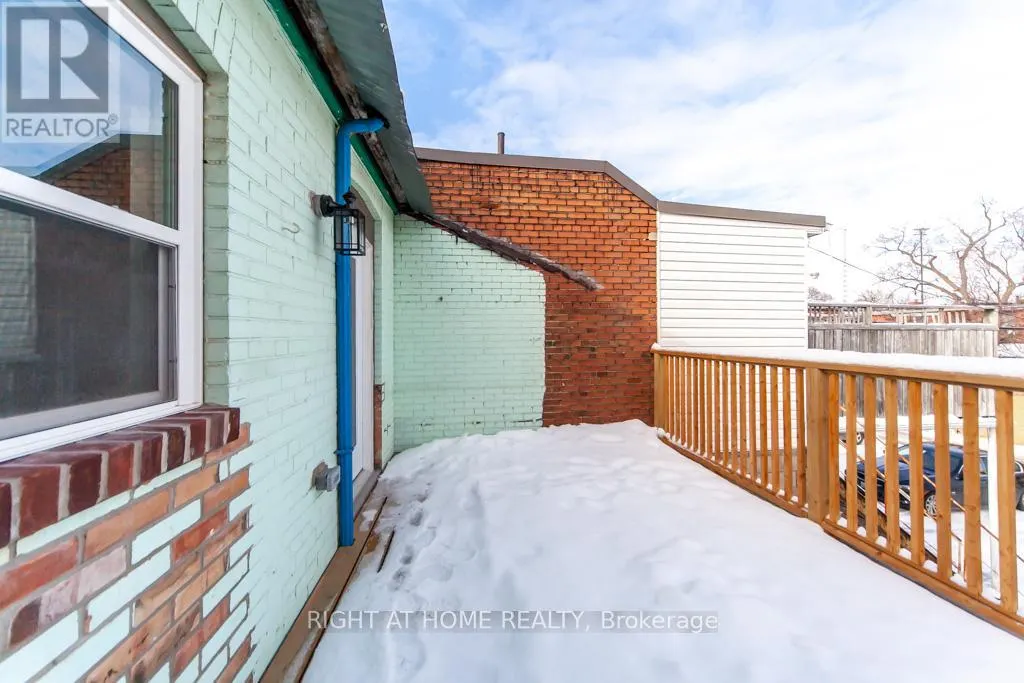 UPPER - 3328 DUNDAS STREET W