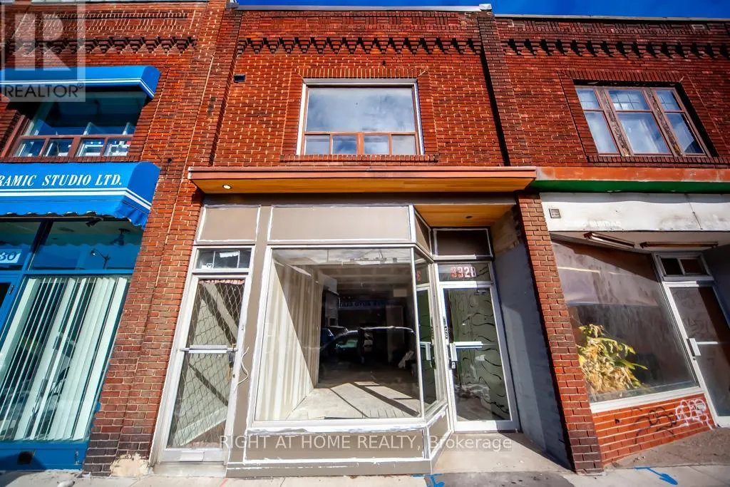 UPPER - 3328 DUNDAS STREET W