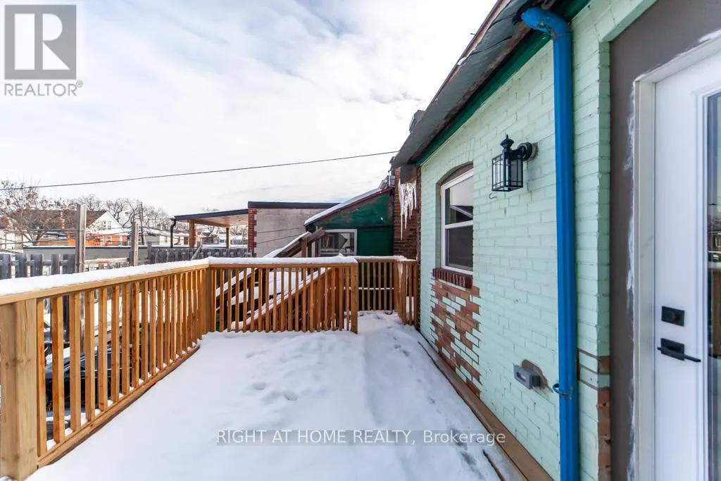 UPPER - 3328 DUNDAS STREET W