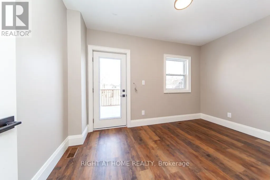 UPPER - 3328 DUNDAS STREET W