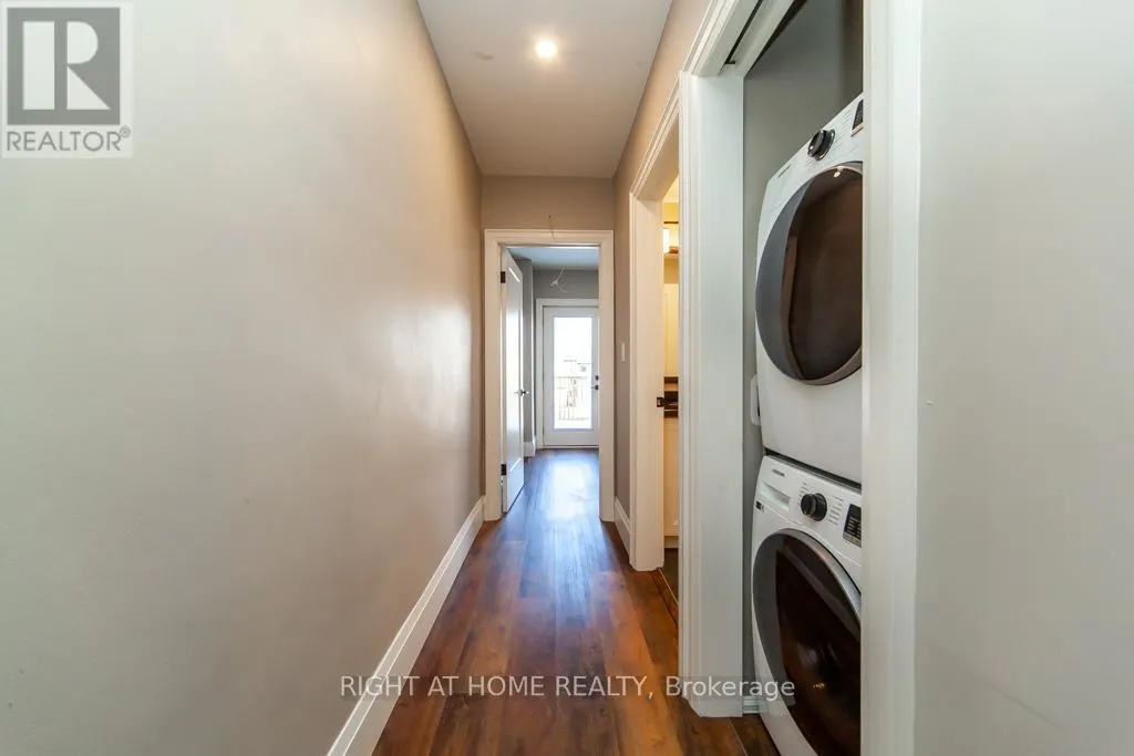 UPPER - 3328 DUNDAS STREET W