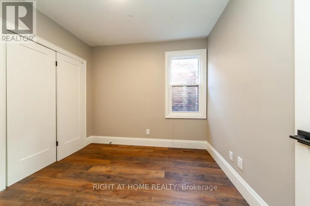 UPPER - 3328 DUNDAS STREET W