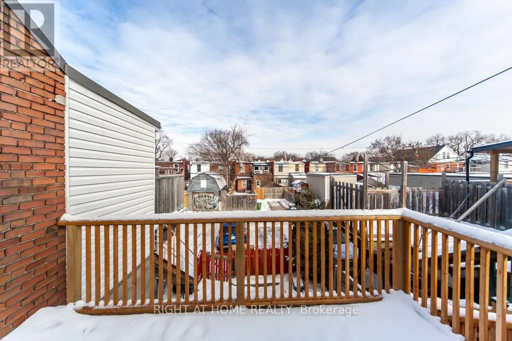 UPPER - 3328 DUNDAS STREET W