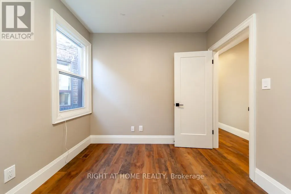 UPPER - 3328 DUNDAS STREET W