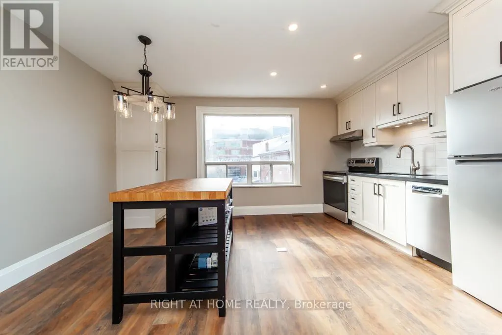 UPPER - 3328 DUNDAS STREET W