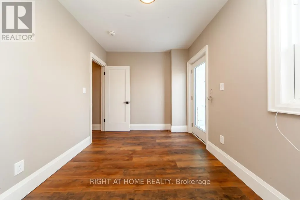 UPPER - 3328 DUNDAS STREET W