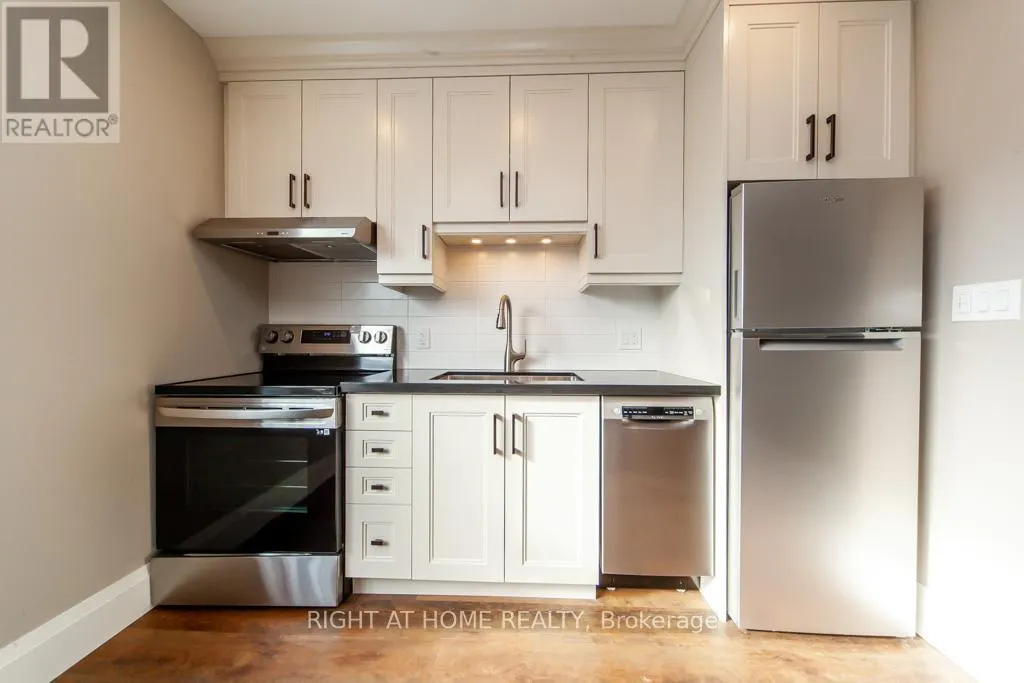UPPER - 3328 DUNDAS STREET W