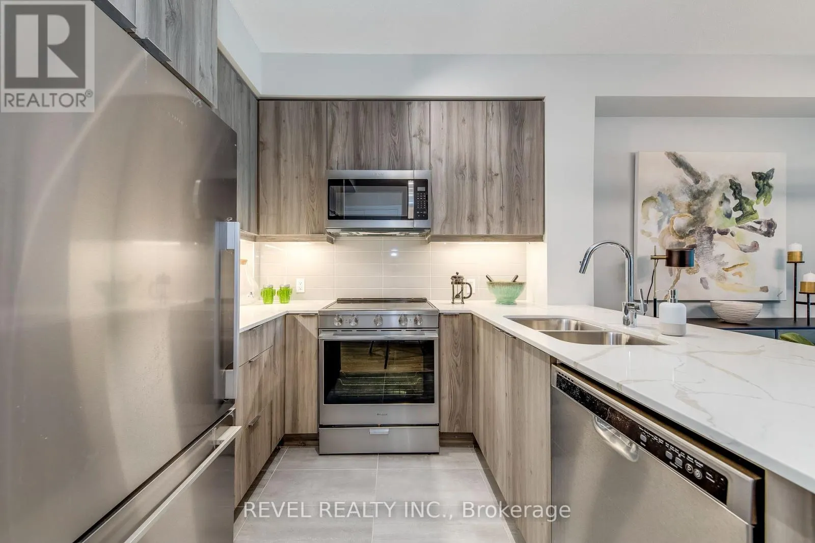 1802 - 15 WATERGARDEN DRIVE