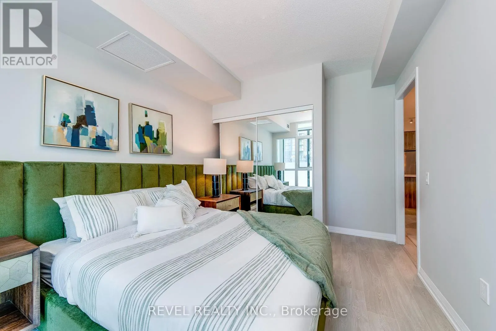 1802 - 15 WATERGARDEN DRIVE
