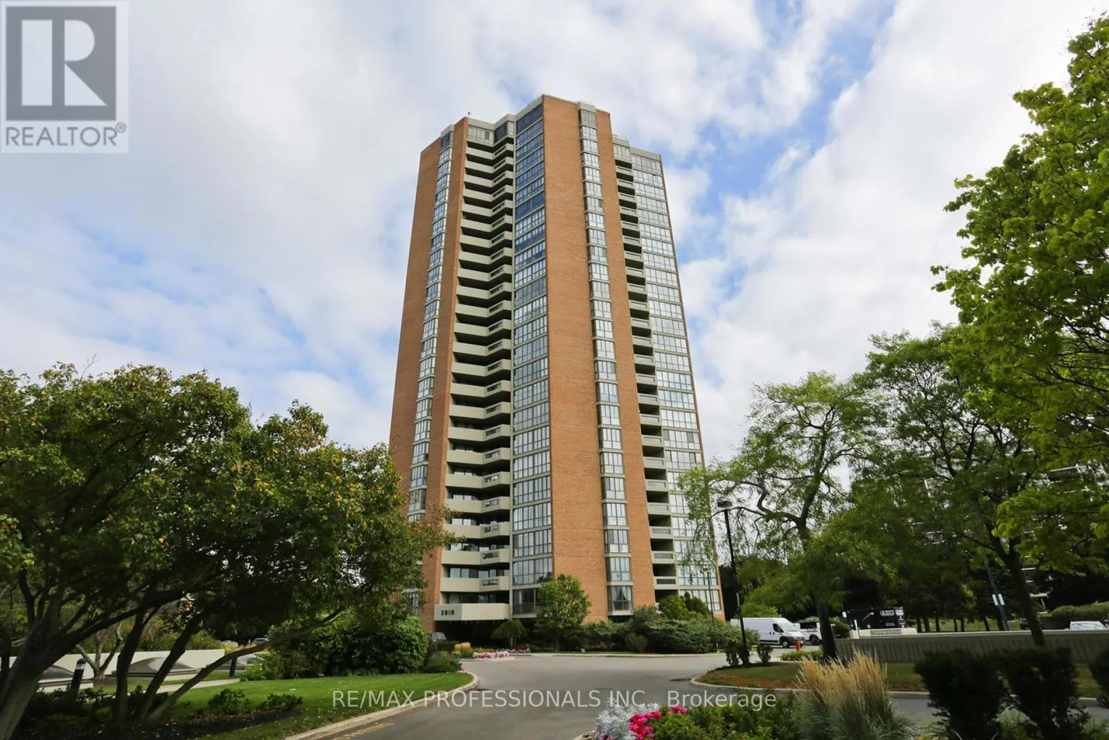 1703 - 2010 ISLINGTON AVENUE