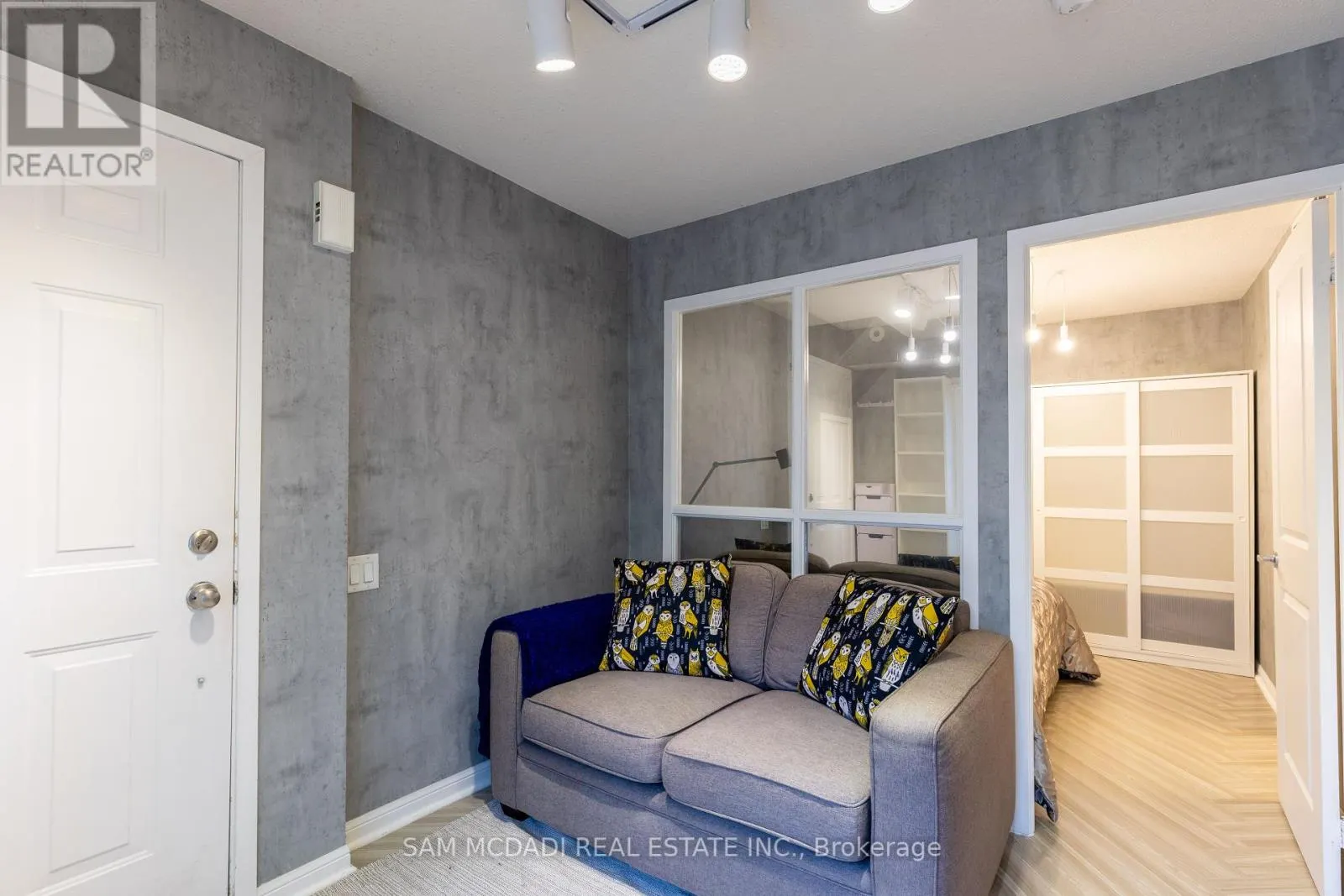 85 - 9 WINDERMERE AVENUE