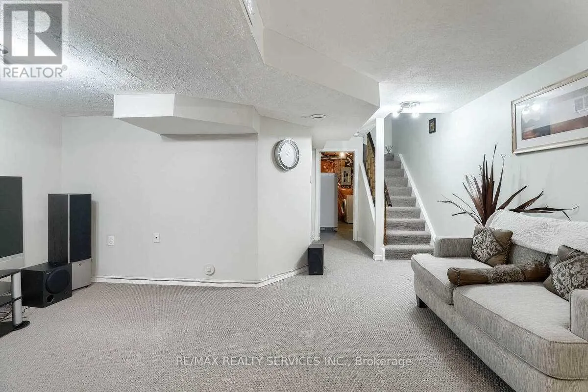 6888 DILLINGWOOD DRIVE