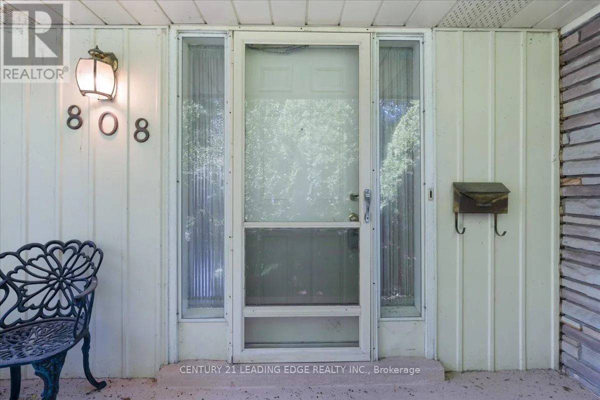 808 FALCON BOULEVARD