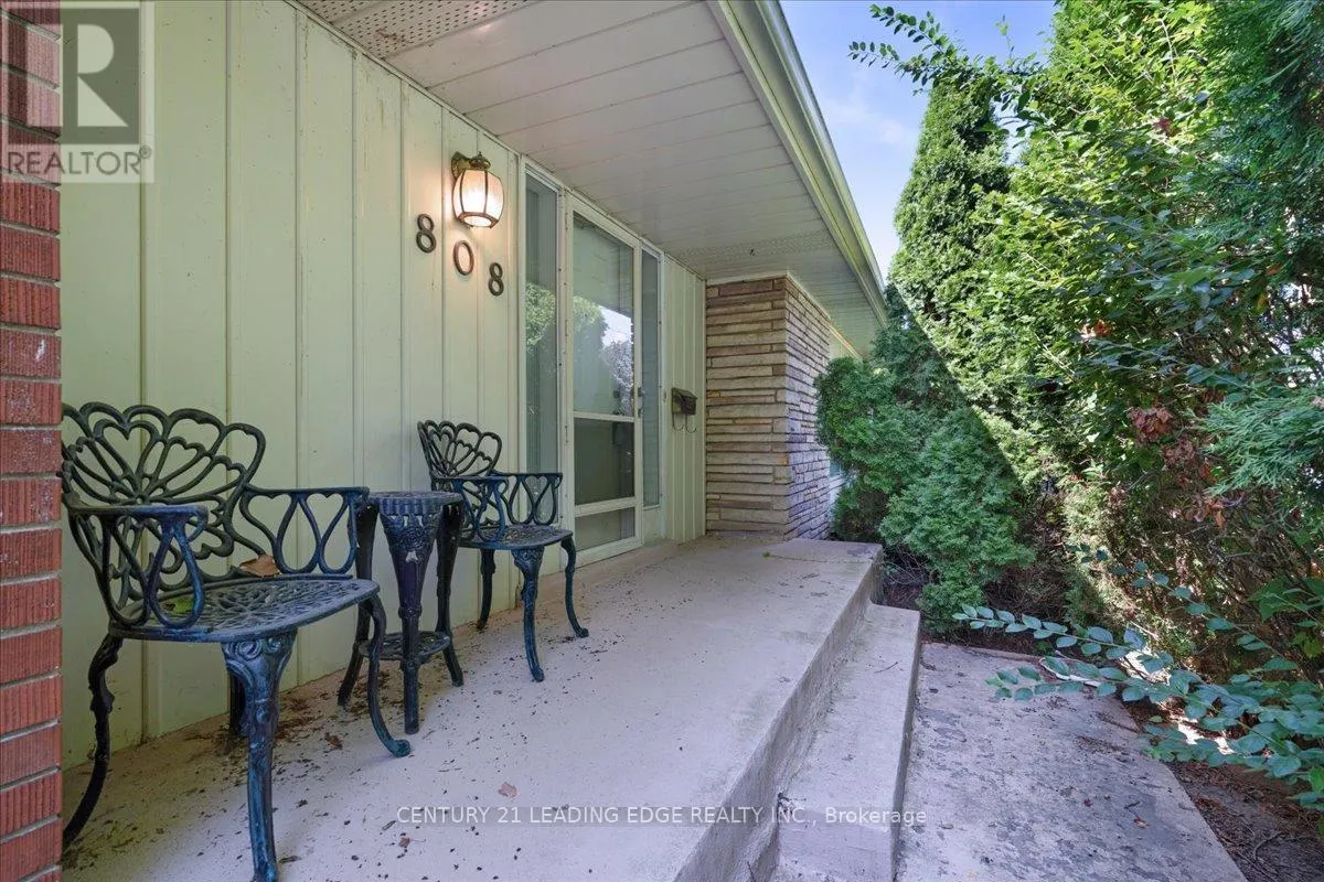 808 FALCON BOULEVARD