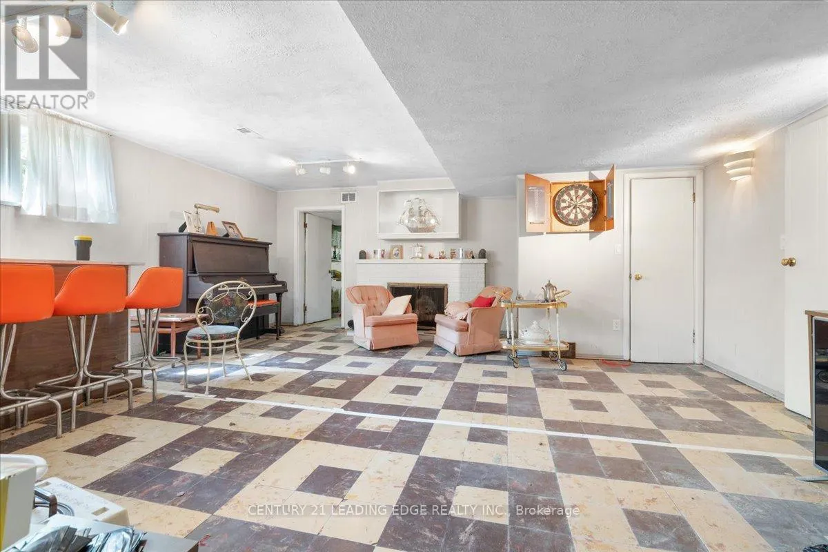 808 FALCON BOULEVARD