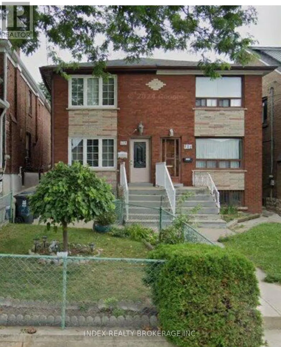 123 MCROBERTS AVENUE E