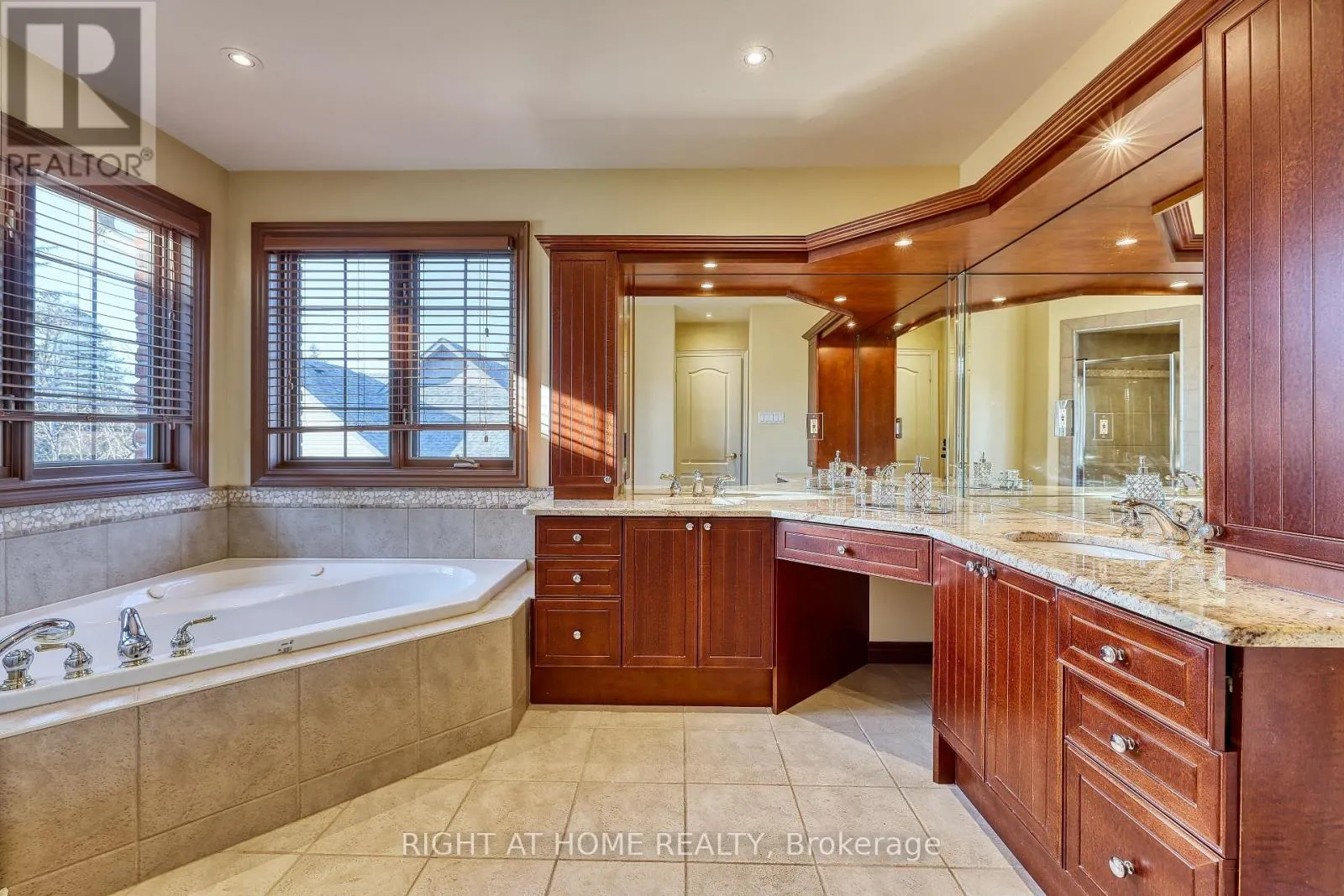 3227 LAKESHORE ROAD