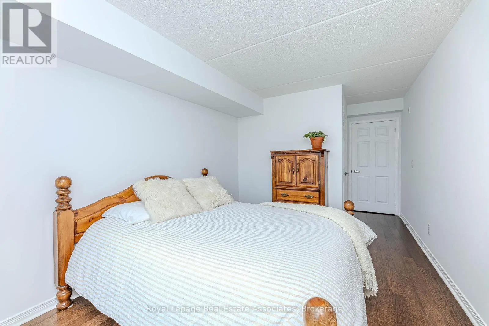 202 - 60 VIA ROSEDALE WAY