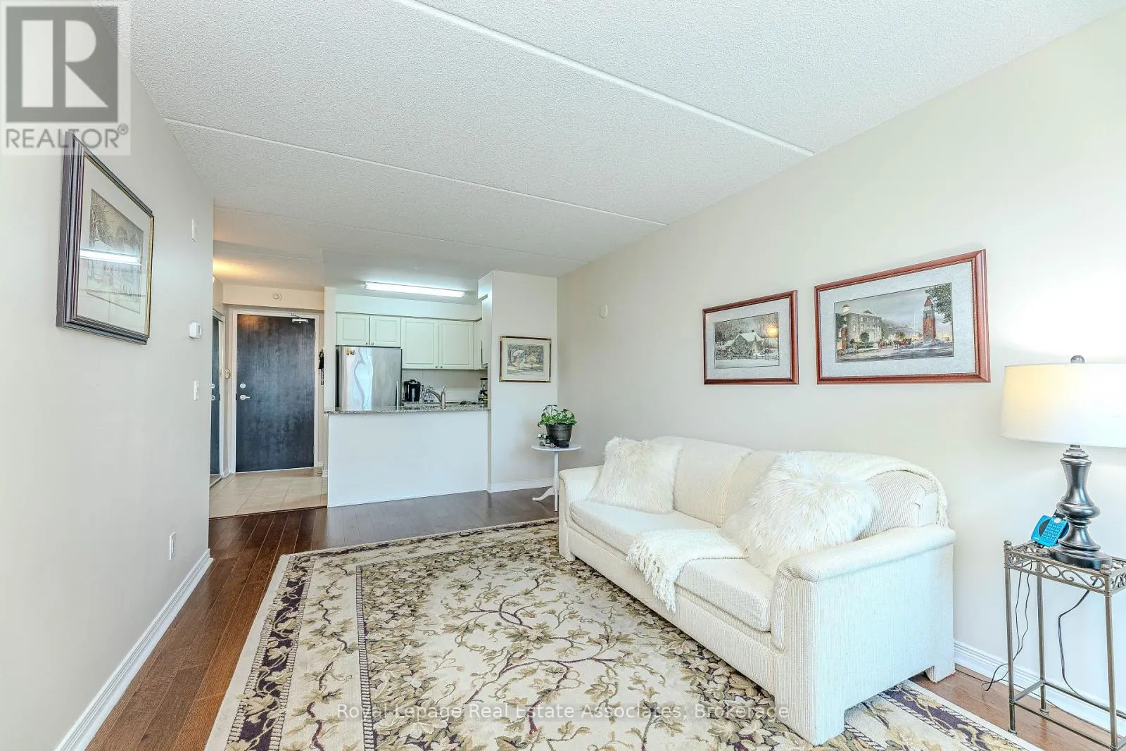 202 - 60 VIA ROSEDALE WAY