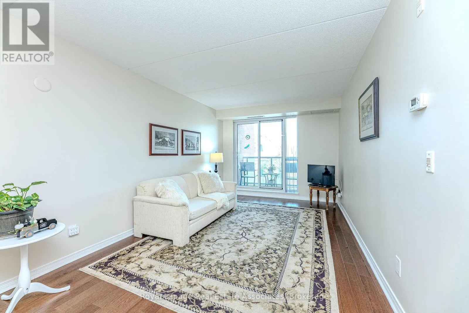 202 - 60 VIA ROSEDALE WAY