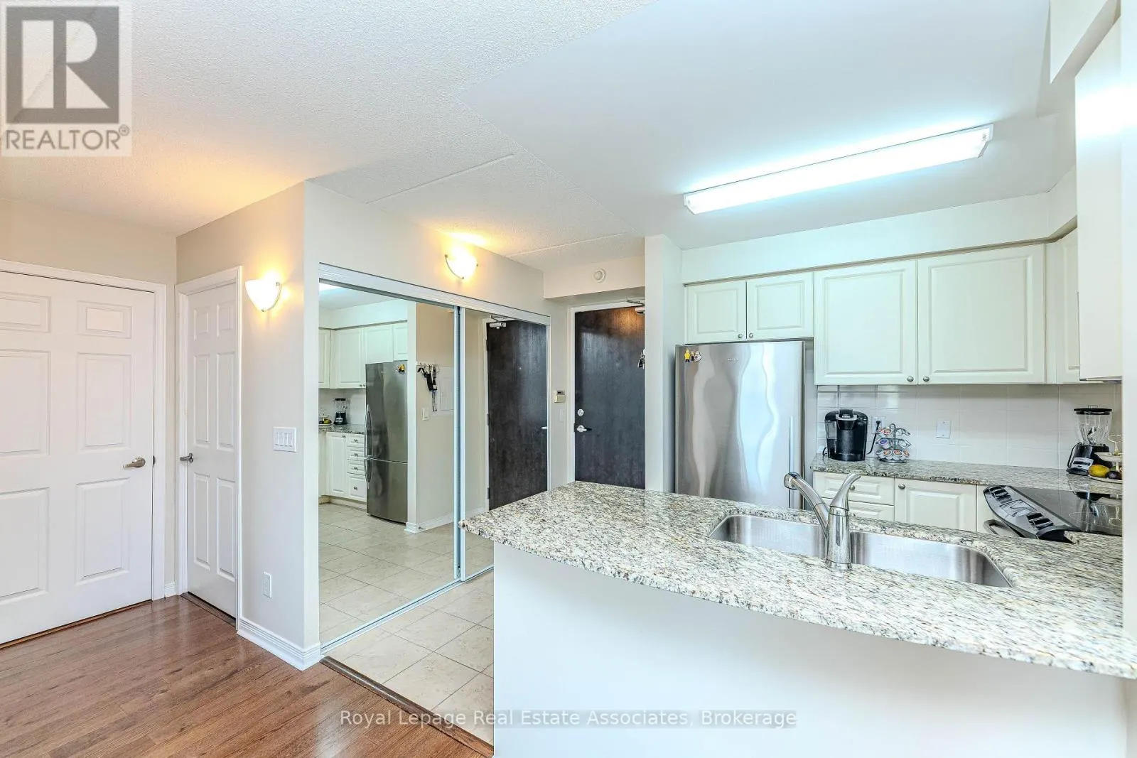 202 - 60 VIA ROSEDALE WAY