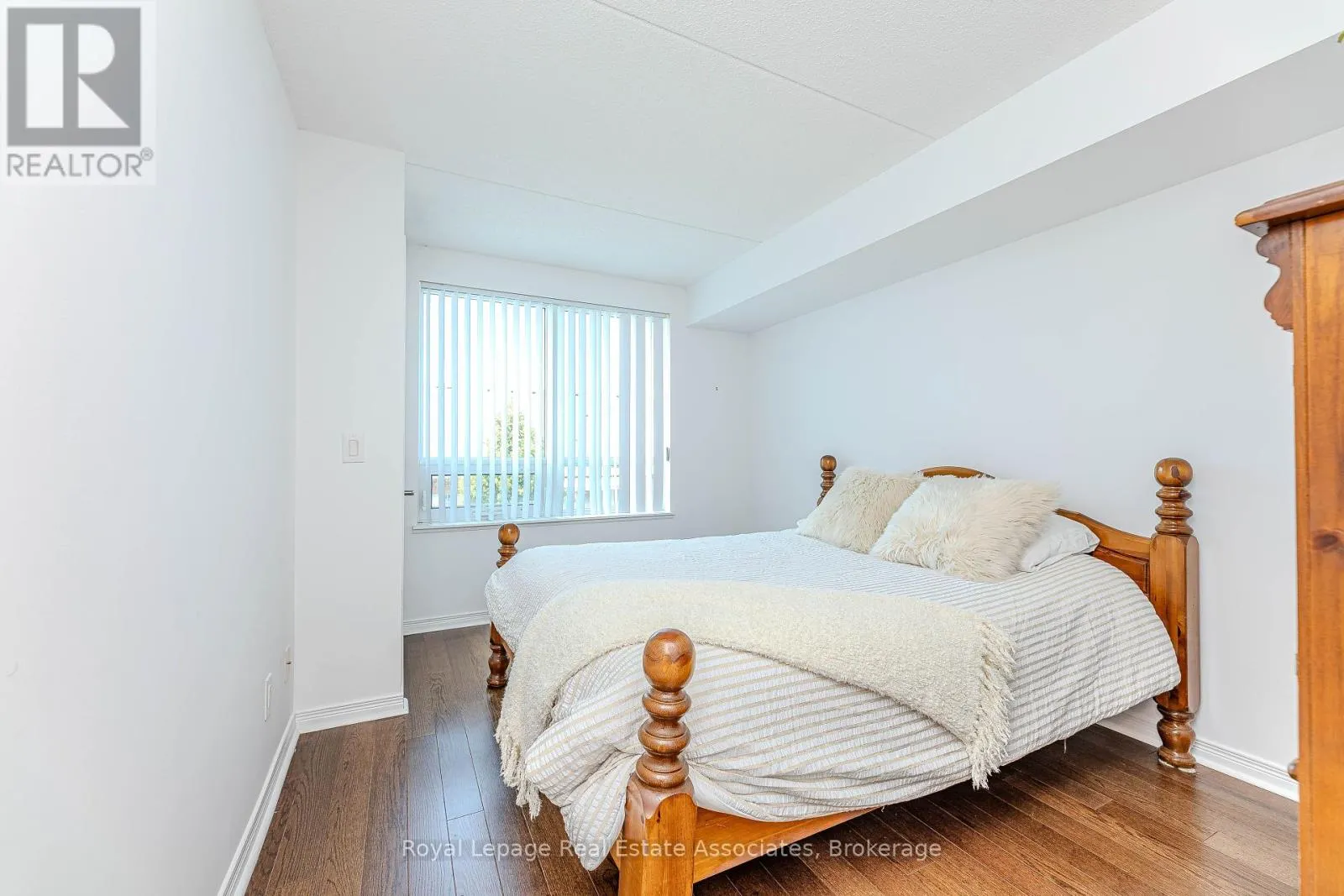202 - 60 VIA ROSEDALE WAY
