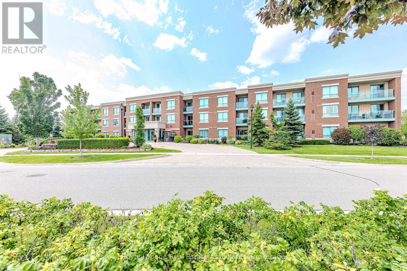 202 - 60 VIA ROSEDALE WAY
