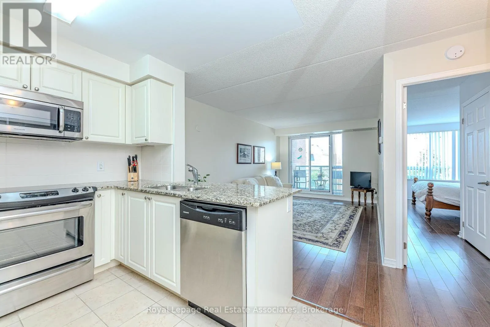 202 - 60 VIA ROSEDALE WAY