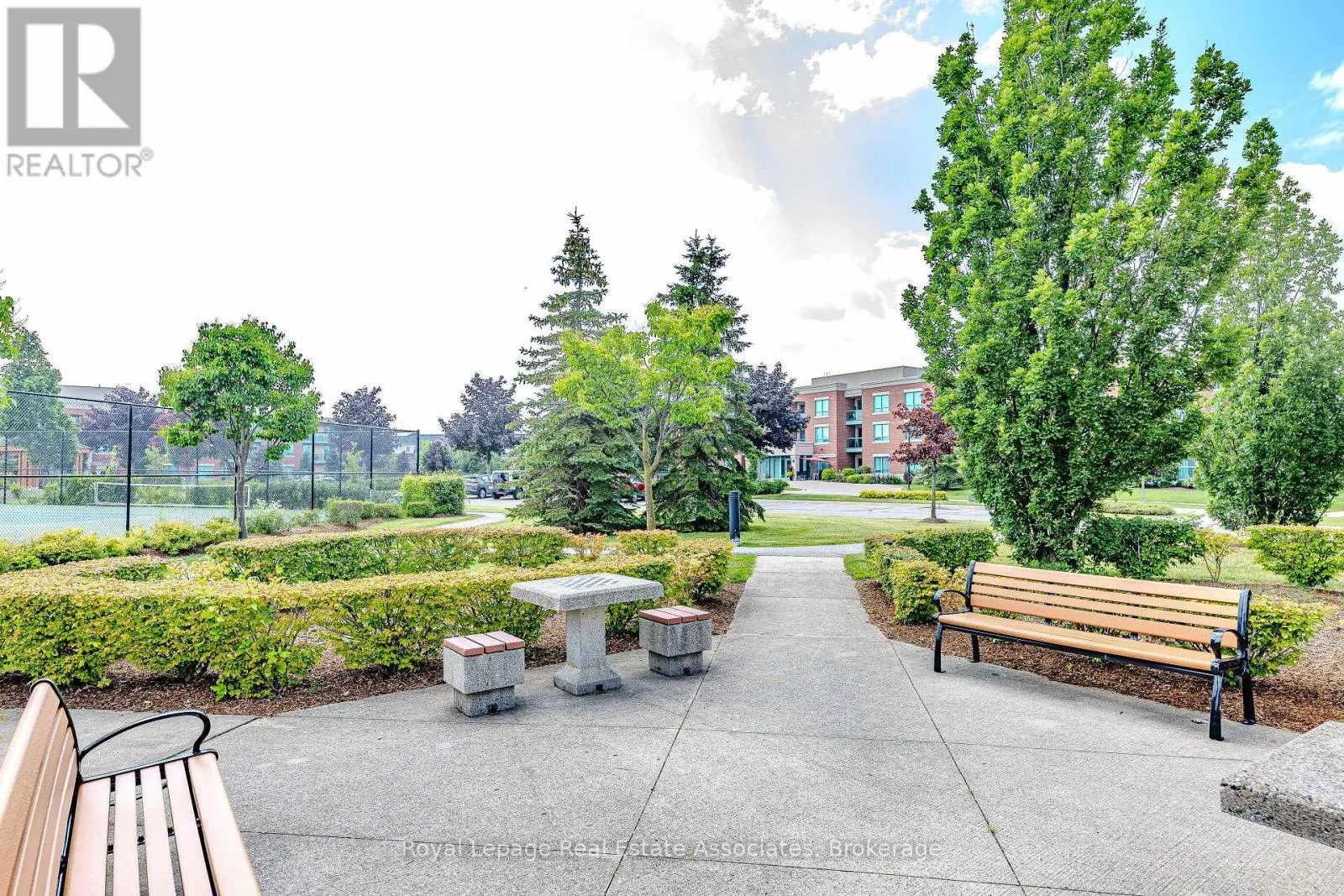 202 - 60 VIA ROSEDALE WAY